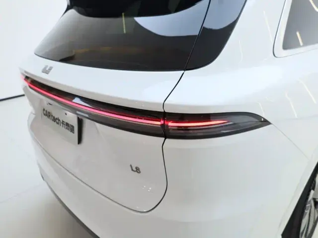 Li Auto L8 — Фото автомобиля 12