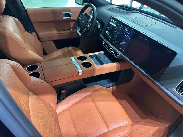 Li Auto L9 — Фото автомобиля 22