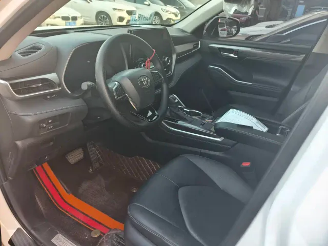 Toyota Highlander — Фото автомобиля 4
