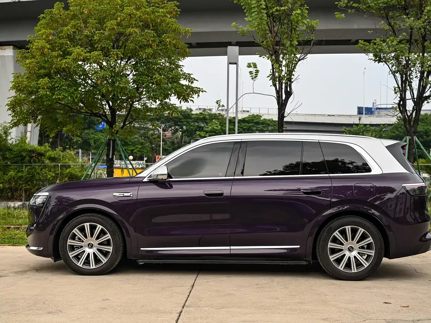 AITO Wenjie AITO M8 2025 Range Extender Max+ Edition 53.4kWh 5-seater — Фото автомобиля 4