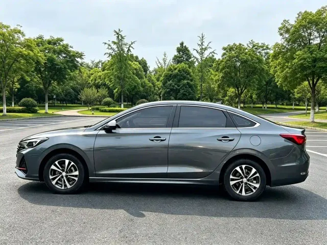 Changan Eado — Фото автомобиля 5