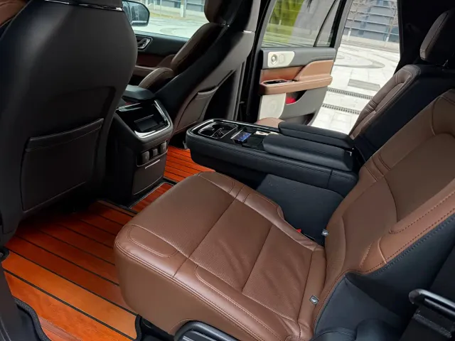 Lincoln Navigator — Фото автомобиля 7