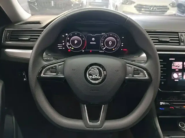 Skoda Superb — Фото автомобиля 10