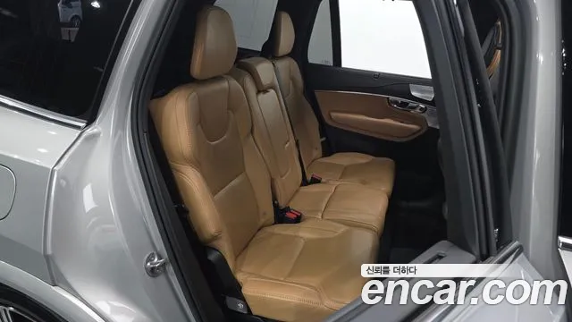 Volvo XC90 — Фото автомобиля 18