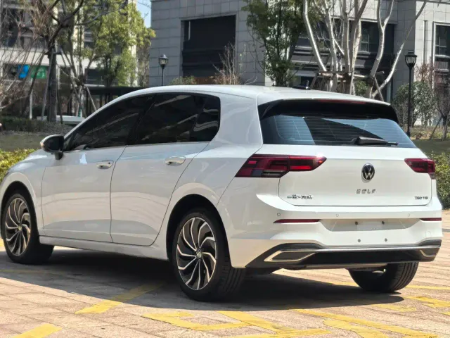Volkswagen Golf — Фото автомобиля 4
