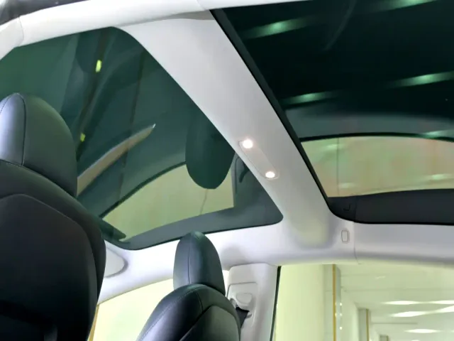 Tesla Model 3 — Фото автомобиля 17