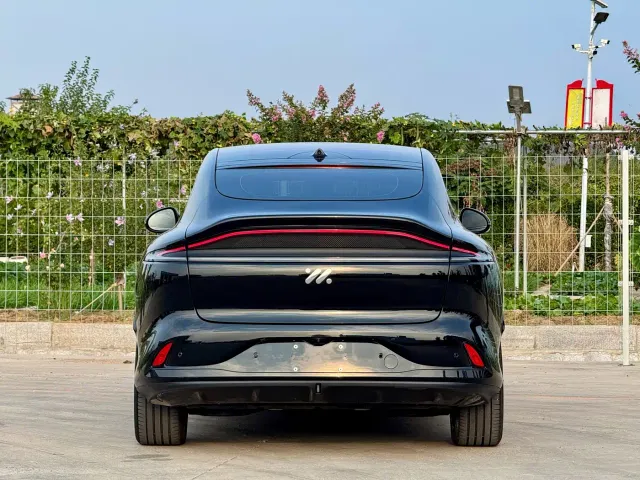 IM Motors LS6 — Фото автомобиля 4
