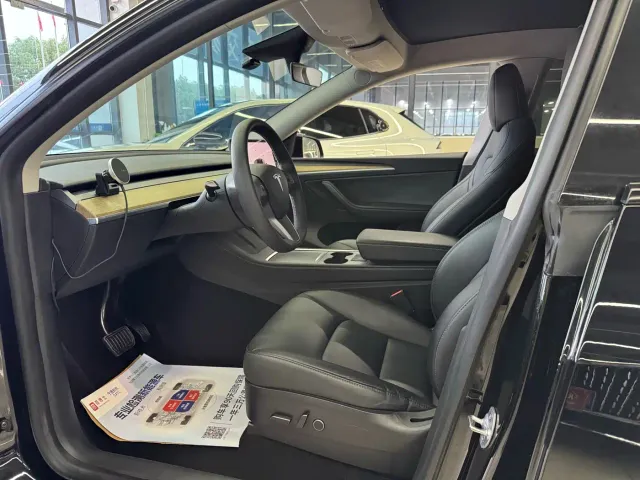 Tesla Model Y — Фото автомобиля 4