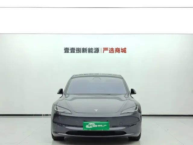 Tesla Model 3 — Фото автомобиля 2