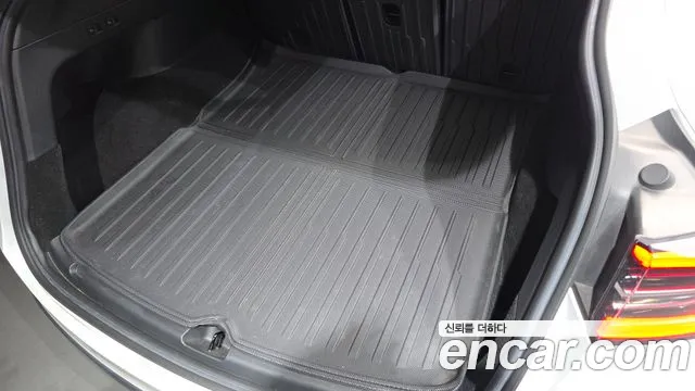 Tesla Model Y — Фото автомобиля 30