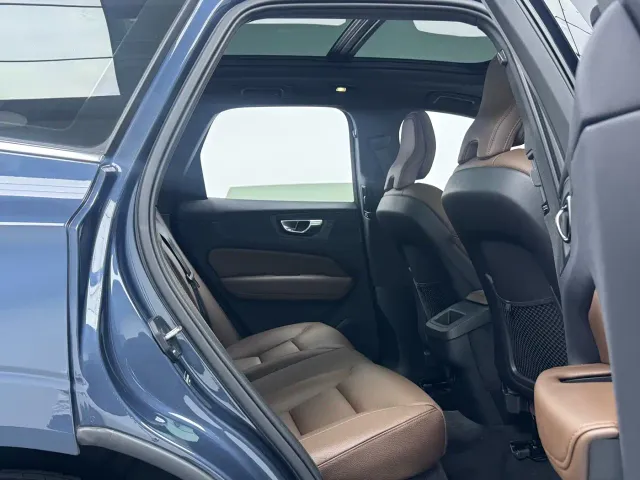 Volvo XC60 — Фото автомобиля 8