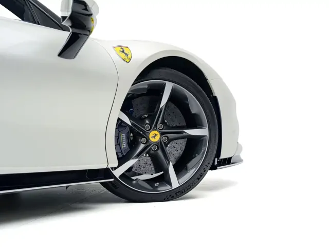 Ferrari SF90 2021 3.9T V8 Spider — Фото автомобиля 6