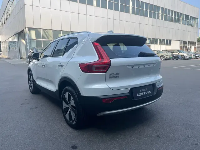 Volvo XC40 — Фото автомобиля 7