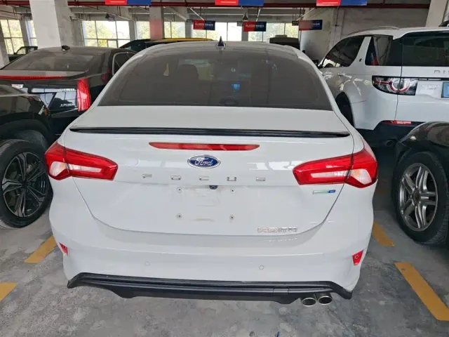 Ford Focus — Фото автомобиля 5