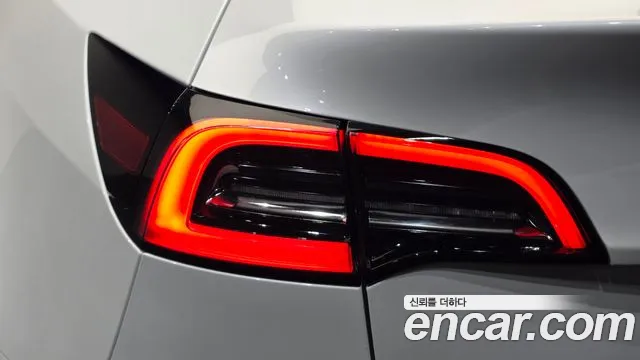 Tesla Model Y — Фото автомобиля 8