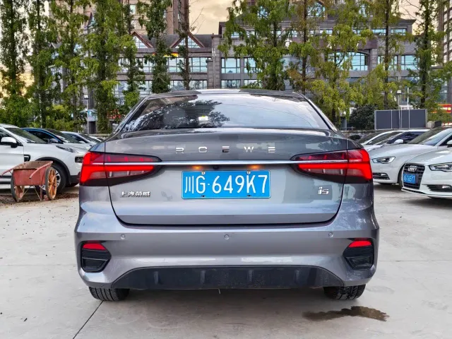 Roewe i5 — Фото автомобиля 10