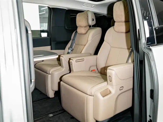 Li Auto MEGA — Фото автомобиля 24