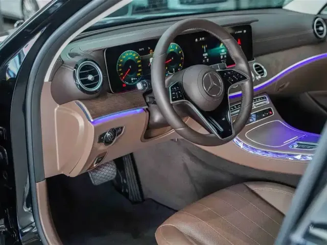 Mercedes-Benz E-Class — Фото автомобиля 2