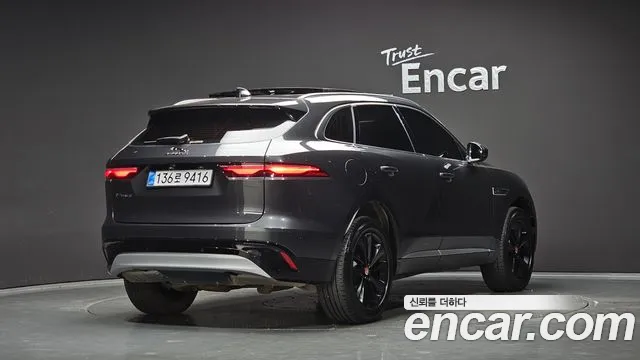 Jaguar F-Pace — Фото автомобиля 2