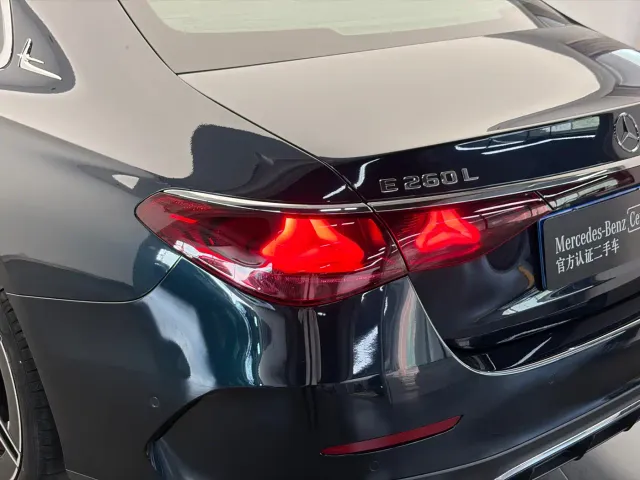 Mercedes-Benz E-Class — Фото автомобиля 18