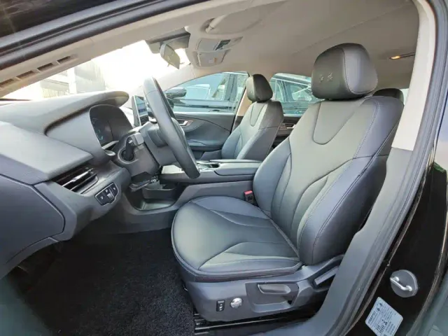 Hongqi E-QM5 — Фото автомобиля 10