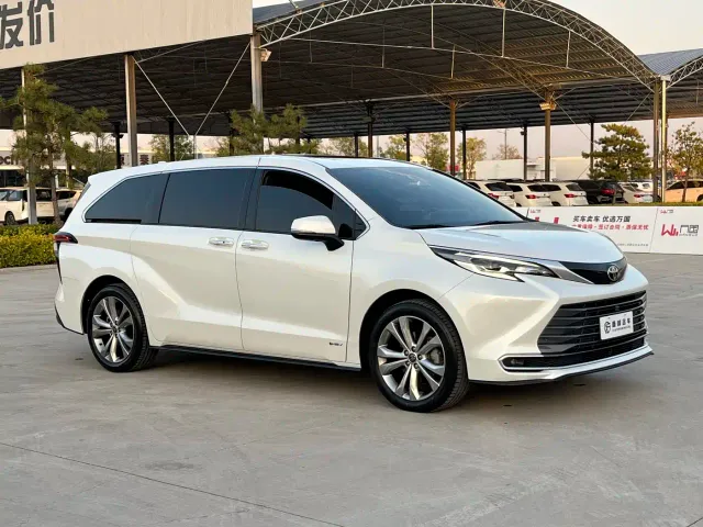 Toyota Sienna — Фото автомобиля 3