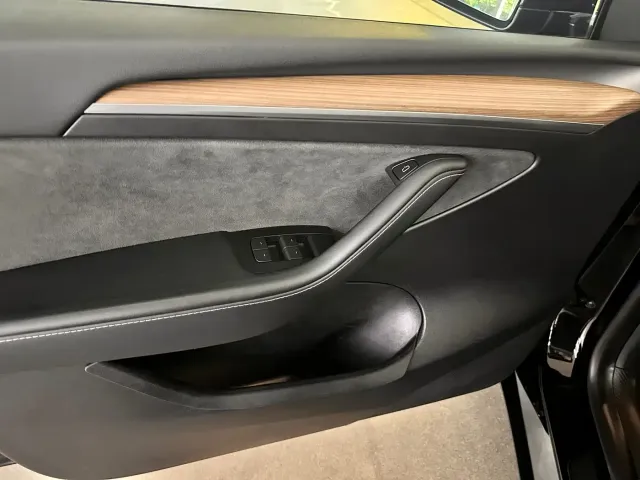 Tesla Model Y — Фото автомобиля 6