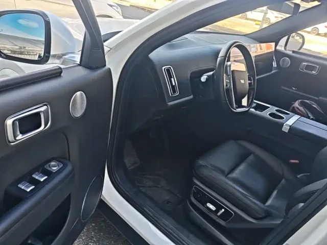 Li Auto L7 — Фото автомобиля 15