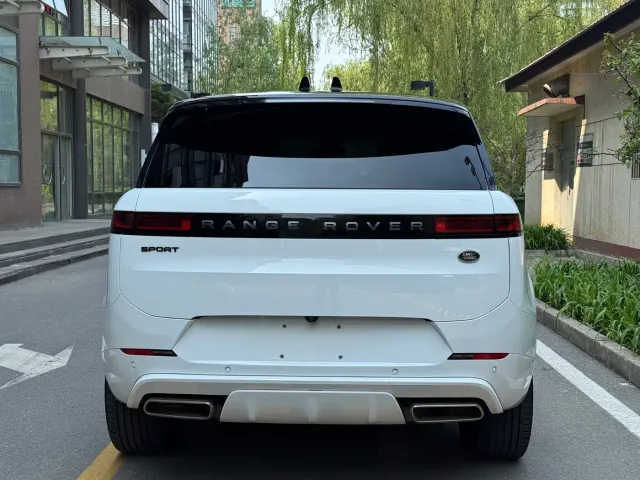 Land Rover Range Rover Sport — Фото автомобиля 6
