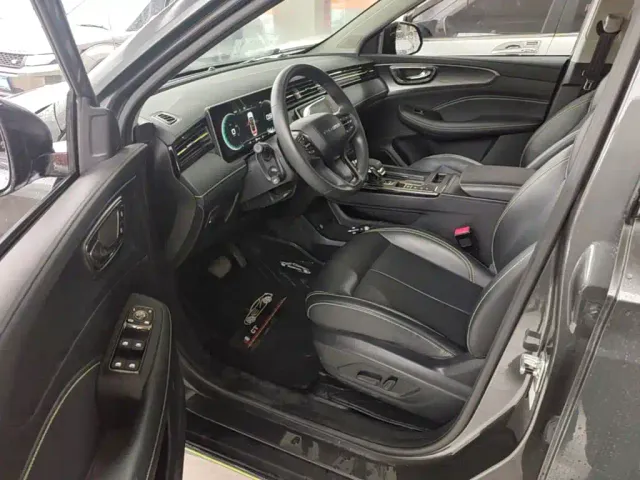 Roewe RX5 — Фото автомобиля 15
