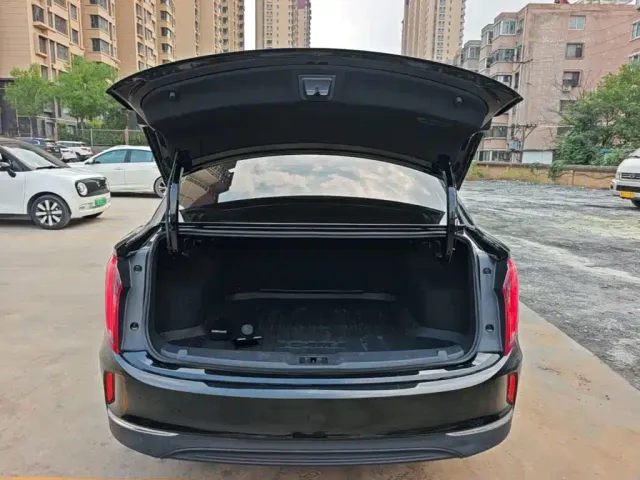 Hongqi E-QM5 — Фото автомобиля 18