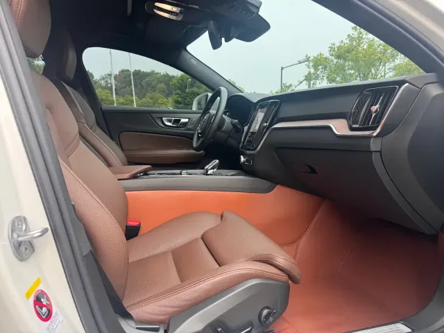 Volvo S60 — Фото автомобиля 5
