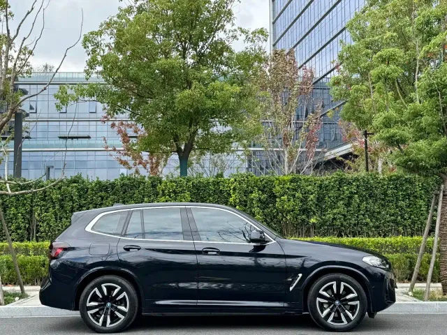 BMW iX3 — Фото автомобиля 17