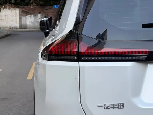 Toyota RAV4 — Фото автомобиля 12