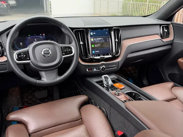 Volvo XC60 — Фото автомобиля 7