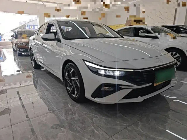 Hyundai Elantra — Фото автомобиля 3