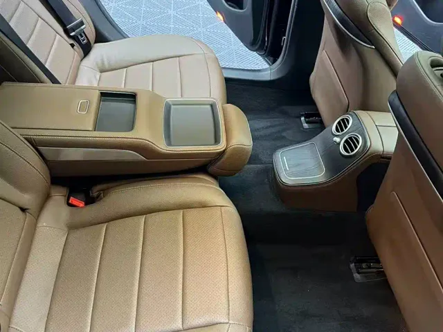 Mercedes-Benz E-Class — Фото автомобиля 10