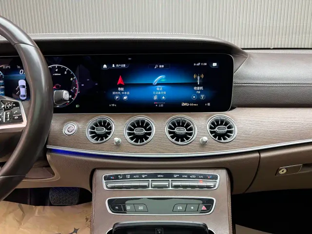Mercedes-Benz E-Class — Фото автомобиля 12