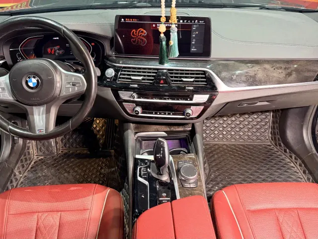 BMW 5 Series — Фото автомобиля 15