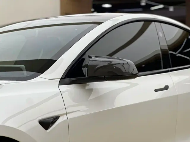 Tesla Model 3 — Фото автомобиля 14