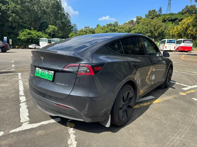 Tesla Model Y — Фото автомобиля 5