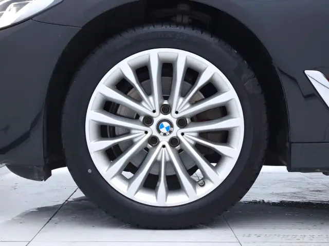 BMW 5 Series — Фото автомобиля 20
