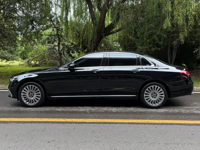 Mercedes-Benz E-Class — Фото автомобиля 3