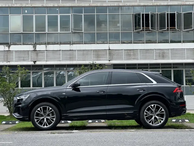 Audi Q8 — Фото автомобиля 7