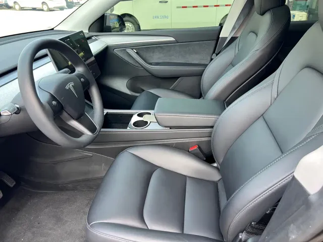 Tesla Model Y — Фото автомобиля 5