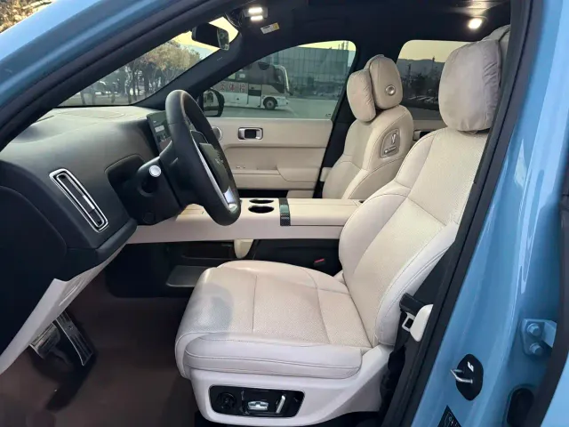 Li Auto L8 — Фото автомобиля 6