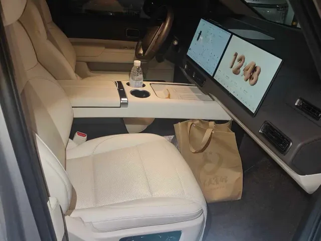 Li Auto MEGA — Фото автомобиля 8