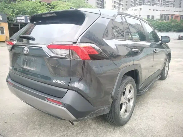 Toyota RAV4 — Фото автомобиля 4