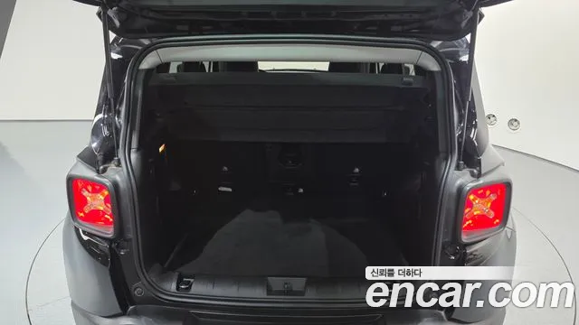 Jeep Renegade — Фото автомобиля 19