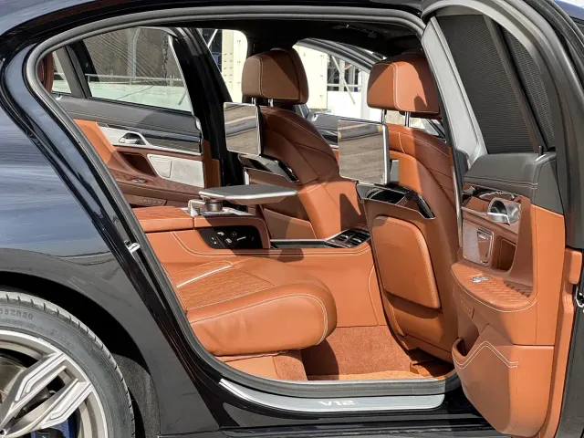 BMW 7 Series — Фото автомобиля 8